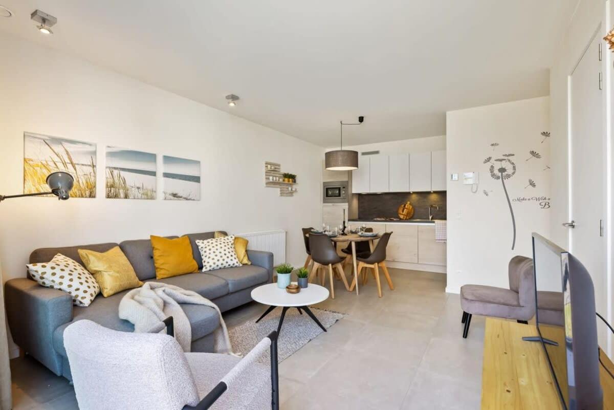 Huswell - Apartment With Natural Swimming Pool Middelkerke Exteriör bild