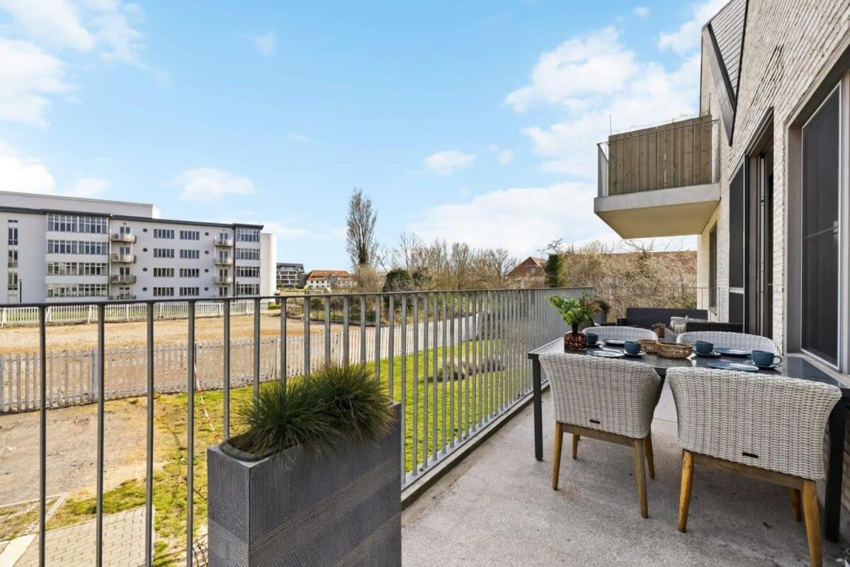 Huswell - Apartment With Natural Swimming Pool Middelkerke Exteriör bild