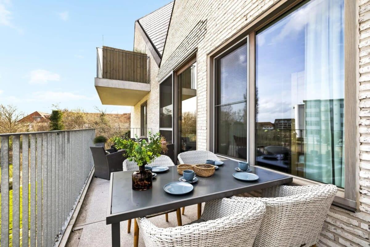 Huswell - Apartment With Natural Swimming Pool Middelkerke Exteriör bild